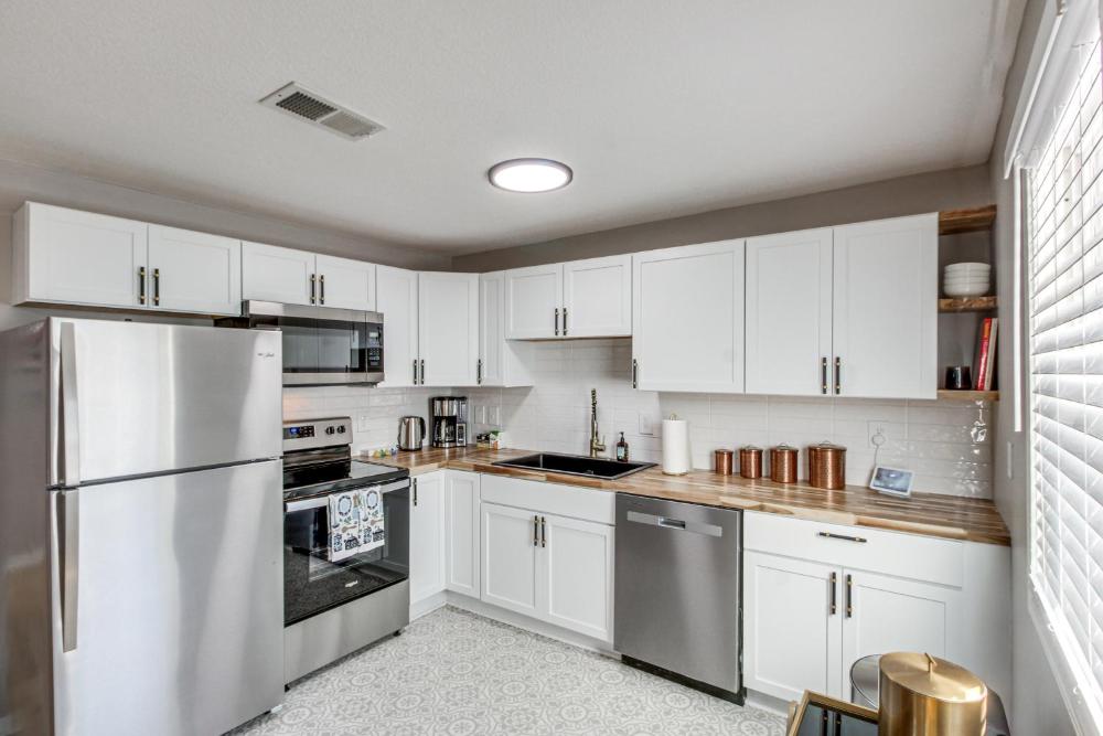 Stylish Home Less Than 1 Mi to Dtwn Olathe Dogs Welcome!